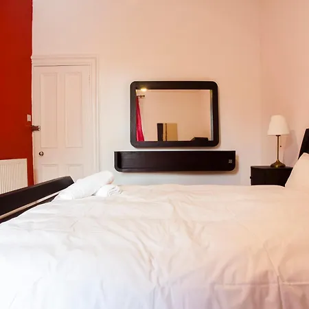 My Meadows, City Centre Apartment, Sunny&spacious Apartment Edinburgh