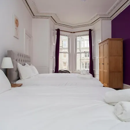 My Meadows, City Centre Apartment, Sunny&spacious * Edinburgh