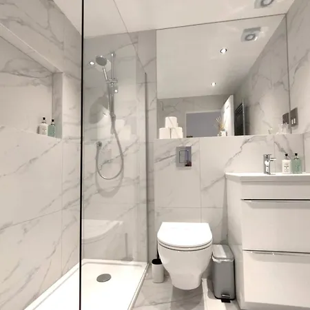 Edinburgh Aparthotel 4*
