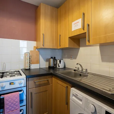 The Eden Apartment, Center