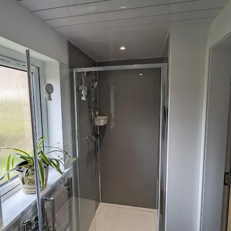 Alloggio in famiglia En-suite Double With Private Entrance *