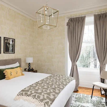 Joivy Stylish Flat Near Calton Hill Edinburgh