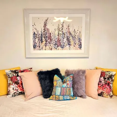 Apartment 3 Bed House With 6 Beds By Sensational *