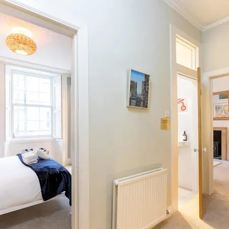 Beautiful 1 Bedroom Flat In Vibrant Stockbridge