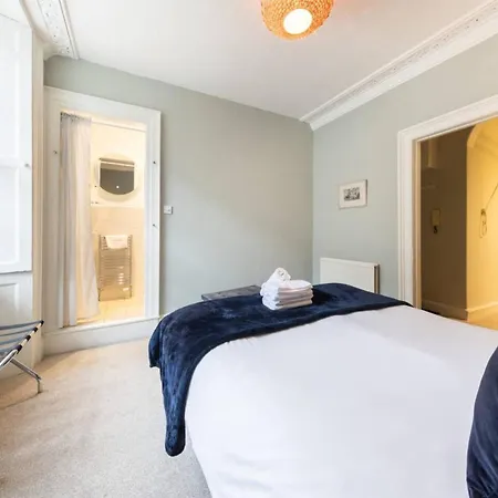 Beautiful 1 Bedroom Flat In Vibrant Stockbridge Apartment
