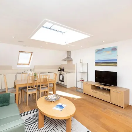 Joivy Superb 2-Br Flats In The Heart Of Edinburgh