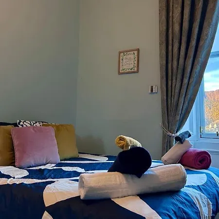 Edinburghs Arthurs Seat View *