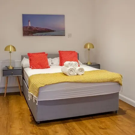 Дом отдыха 4 Bed Complete In Near Airport Эдинбург