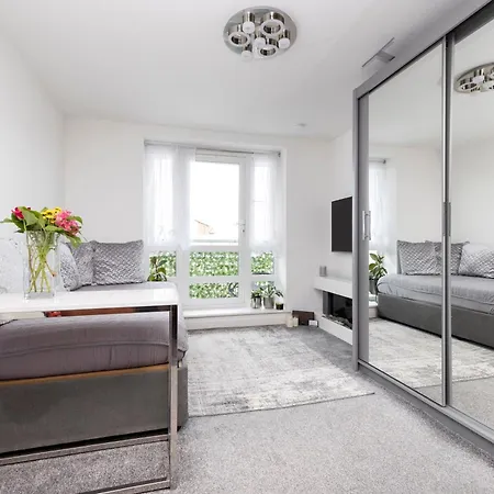 Joivy Elegant Flat With Balcony Apartment
