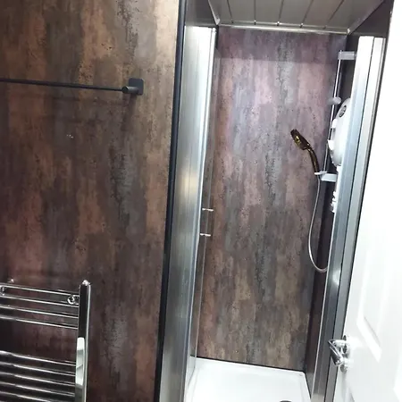 Ivy- Braveheart Guest house Edinburgh