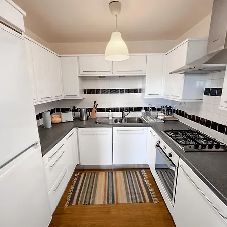 Arthurs Penthouse - Central Leith Walk 2-storey - Free Parking & Fast Wifi *