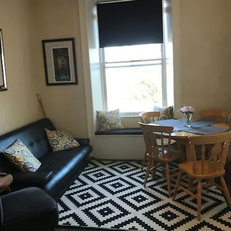 3 Bedrooms For Upto 6 Apartmán