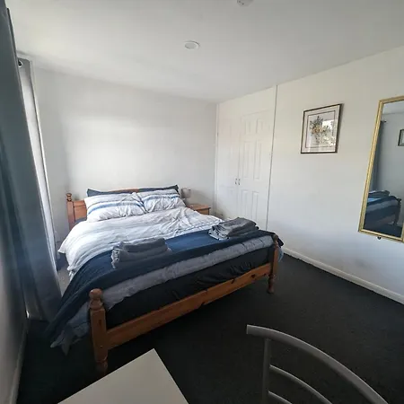 Gorgeous Full In Apartment Edinburgh