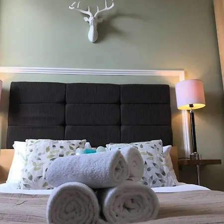 Beautifully Presented, Spacious Two Bed Apartment! Free On Street Parking