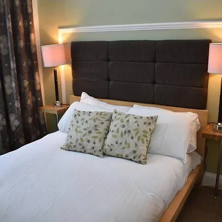 Beautifully Presented, Spacious Two Bed Apartment! Free On Street Parking Διαμέρισμα