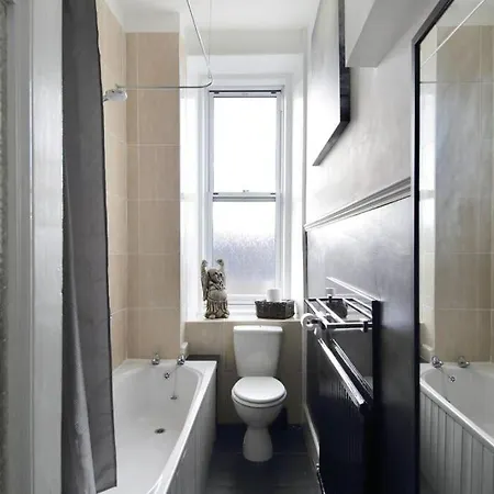 Διαμέρισμα Beautifully Presented, Spacious Two Bed Apartment! Free On Street Parking *