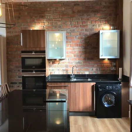Διαμέρισμα Beautifully Presented, Spacious Two Bed Apartment! Free On Street Parking *