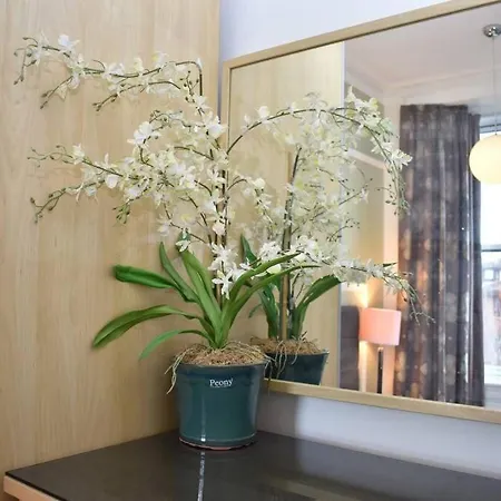 Beautifully Presented, Spacious Two Bed Apartment! Free On Street Parking Εδιμβούργο