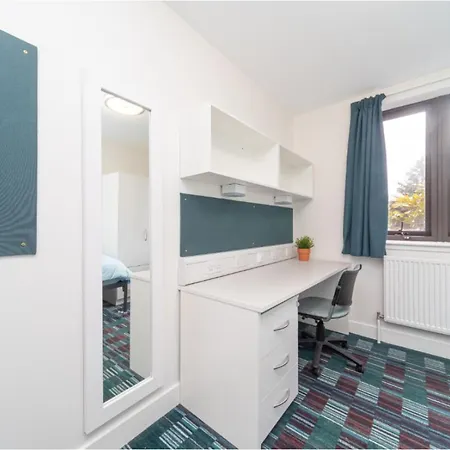 Joivy Affordable 3,4,5 And 12 Bed Private Flats Next To Royal Mile (adults Only) Edimburgo