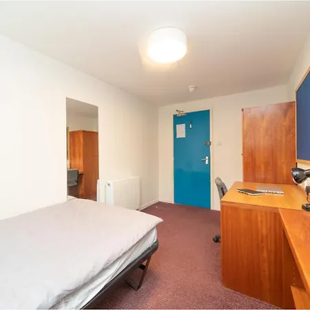 Joivy Affordable 3,4,5 And 12 Bed Private Flats Next To Royal Mile (adults Only) *