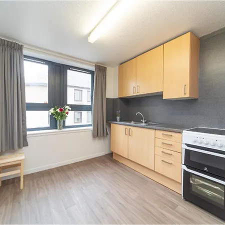Joivy Affordable 3,4,5 And 12 Bed Private Flats Next To Royal Mile (adults Only)