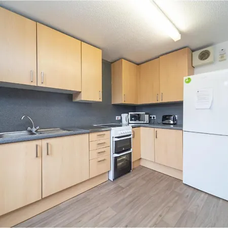 Joivy Affordable 3,4,5 And 12 Bed Private Flats Next To Royal Mile (adults Only) *