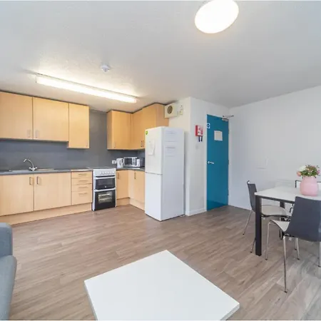 Joivy Affordable 3,4,5 And 12 Bed Private Flats Next To Royal Mile (adults Only) *