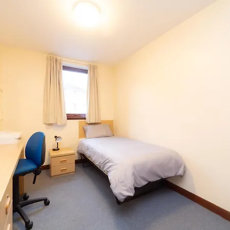 Joivy Economy 4 And 5 Bed Flats, Close To Old Town And Royal Mile - Adults Only Apartment