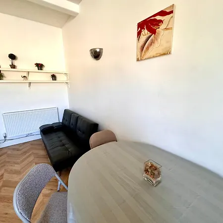 Διαμέρισμα 2 Bedroom Property *