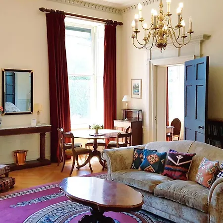 Apartment Spacious 2-bedroom Georgian