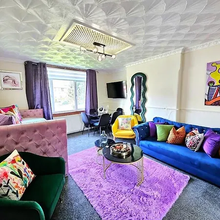 2 Bed With 4 Beds & Parking Edinburgh