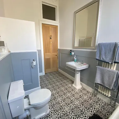 شقة Georgian 4 Bedroom 3 Bathroom New Town *