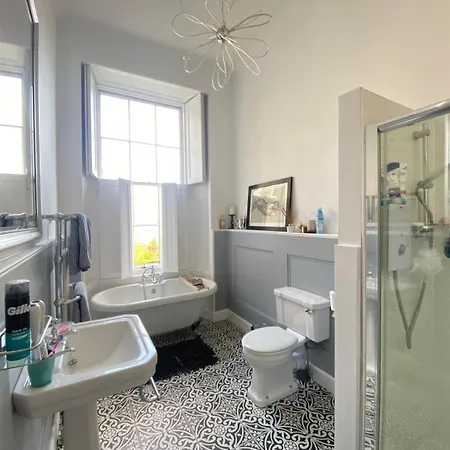 Georgian 4 Bedroom 3 Bathroom New Town إدنبرة