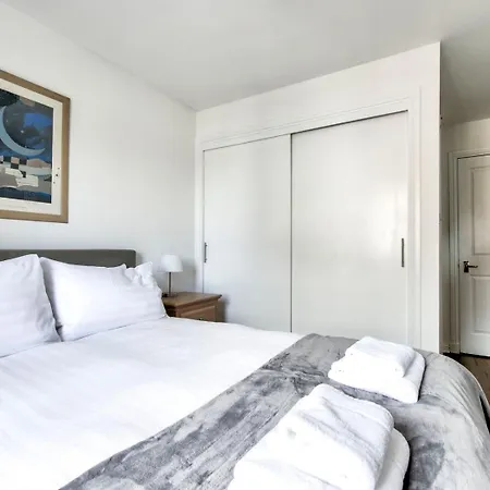 Apartmán Guestready - Stylish W/ Parking Near *