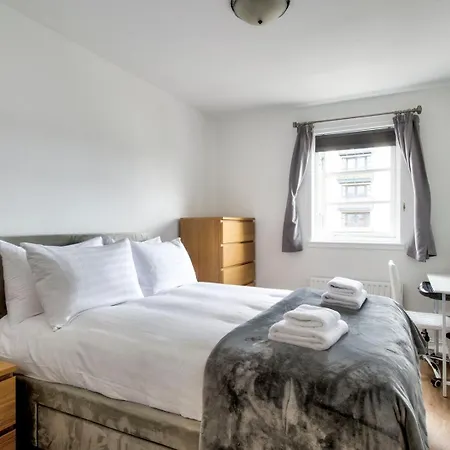 Guestready - Stylish W/ Parking Near Edinburgh