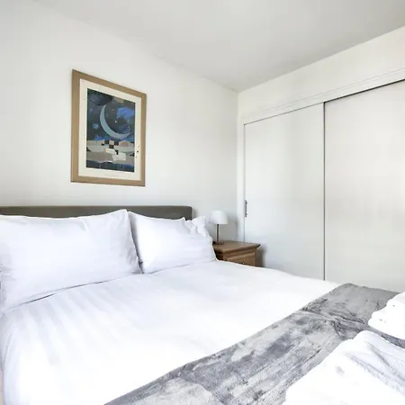 Apartmán Guestready - Stylish W/ Parking Near *