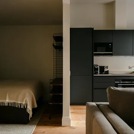 Lägenhetshotell 33 Castle Terrace 4*