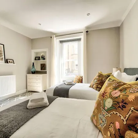 Guestready - Spacious And Beautiful 2br Flat In Morningside דירה אדינבורו