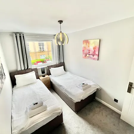 Spacious 4br Centre W/ Free Parking شقة إدنبرة