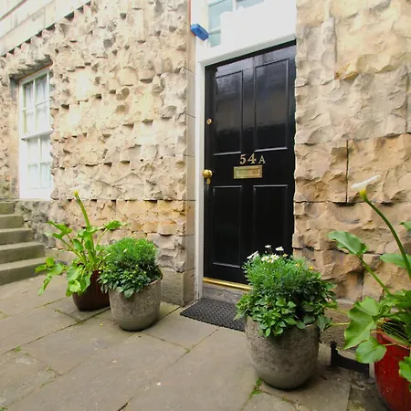 Centre New Town 2 Bedroom Flat *