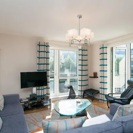 Holyrood Road Park - 379 *