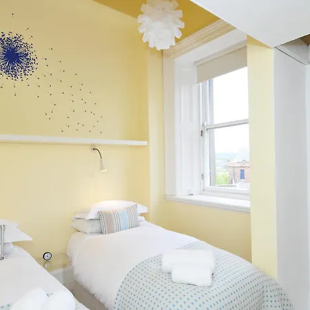 Saxe Coburg Place - 325 *