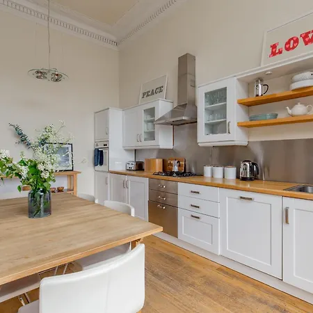 Saxe Coburg Place - 325 דירה