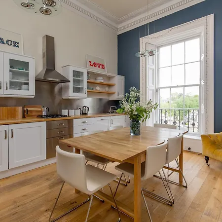 Saxe Coburg Place - 325