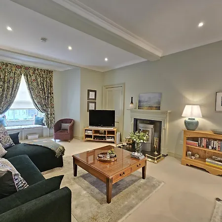 Elegant 1-bedroom *
