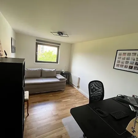 2 Bedroom Open Kitchen 아파트