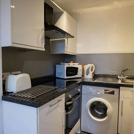 Stylish - Near Haymarket, Walk To Castle And Princes Street Apartmán *