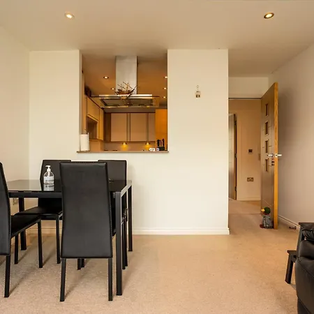 Comfy 2 Bedroom Near Centre Σπίτι διακοπών *