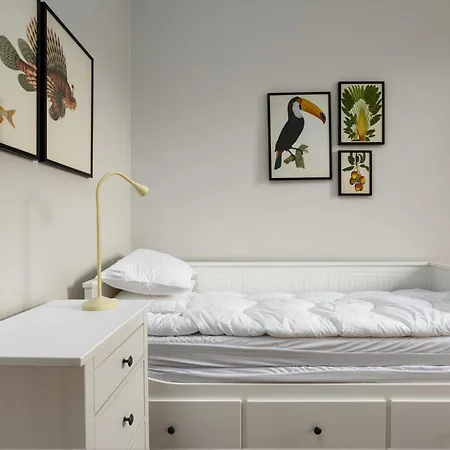 Gorgeous 4 Bed Right Beside The Meadows アパート *