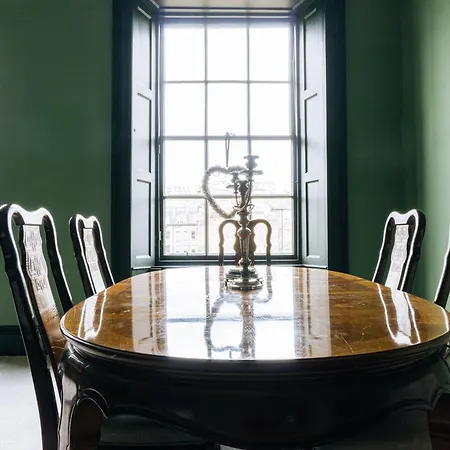 Apartment Grade A Listed 2 Bedroom In Edinburgh